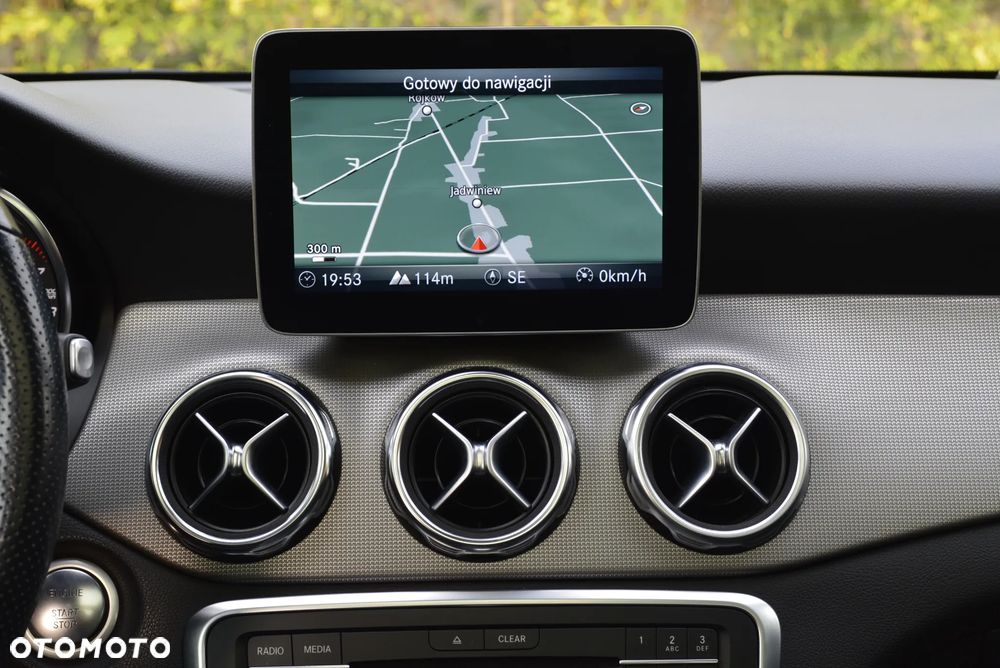Mercedes-Benz GLA 200 7G-DCT AMG Line - 24