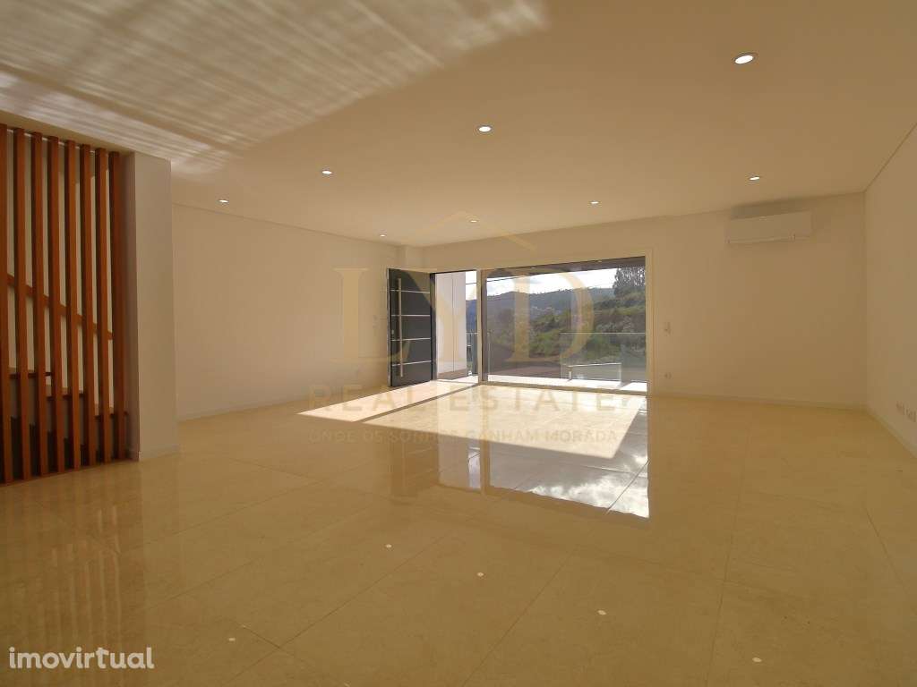 Moradia T3 + 1 Recezinhos (S.Mamede) - Grande imagem: 4/26