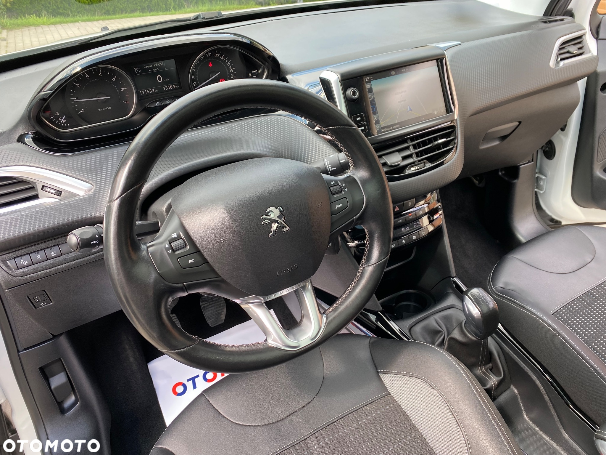 Peugeot 2008 1.2 Pure Tech Allure S&S - 16