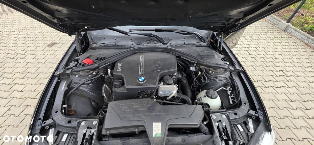 BMW Seria 3 320i Luxury Line - 17