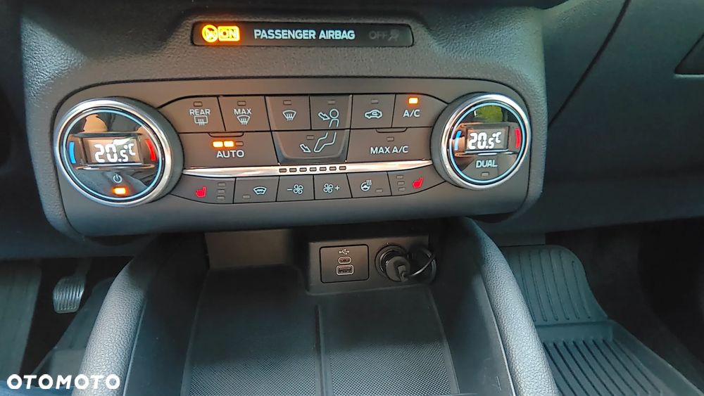 Ford Kuga 1.5 EcoBoost FWD ST-Line X - 24