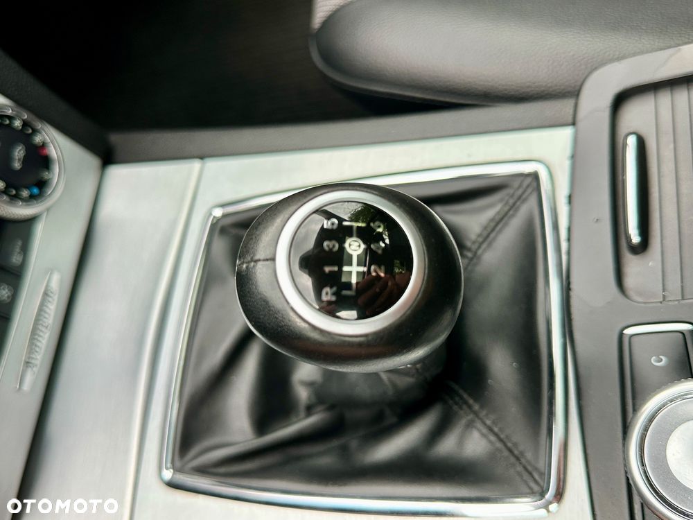 Mercedes-Benz Klasa C 180 BlueEFFICIENCY Avantgarde - 33
