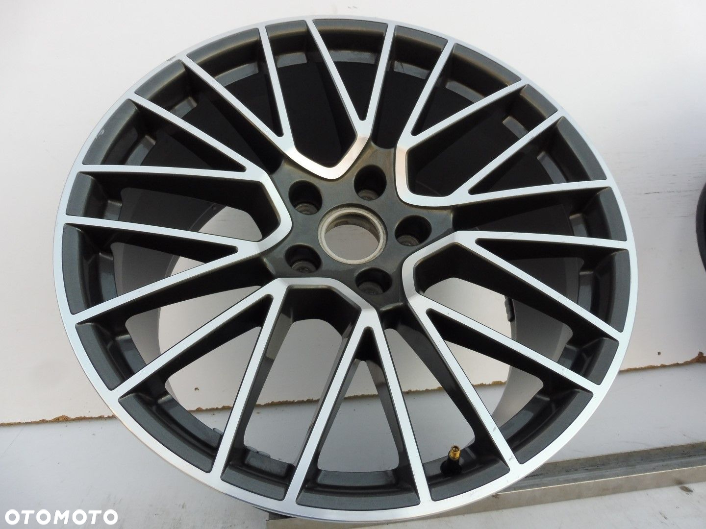 Felga aluminiowa Porsche Cayenne 9Y3 - 2