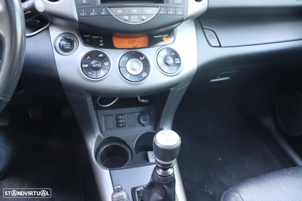 Toyota RAV4 2.2 D-4D X - 14