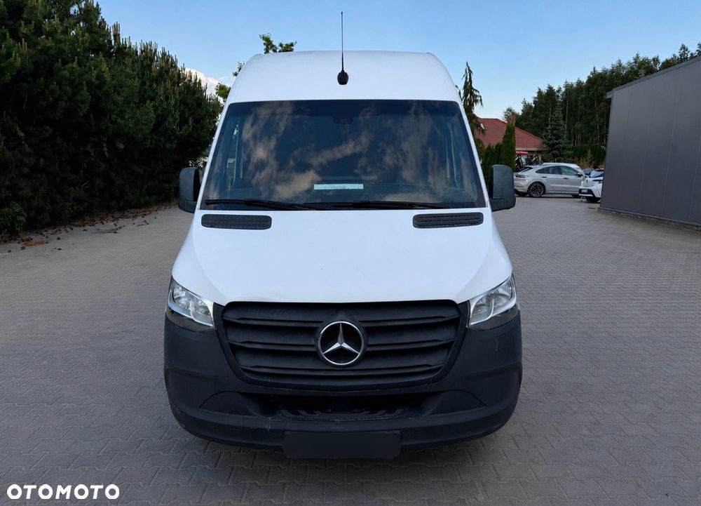 Mercedes-Benz Sprinter - 2