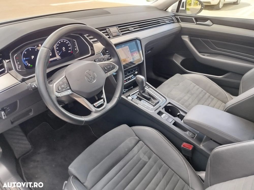 Volkswagen Passat Variant 2.0 TDI SCR DSG 4Motion Elegance - 10