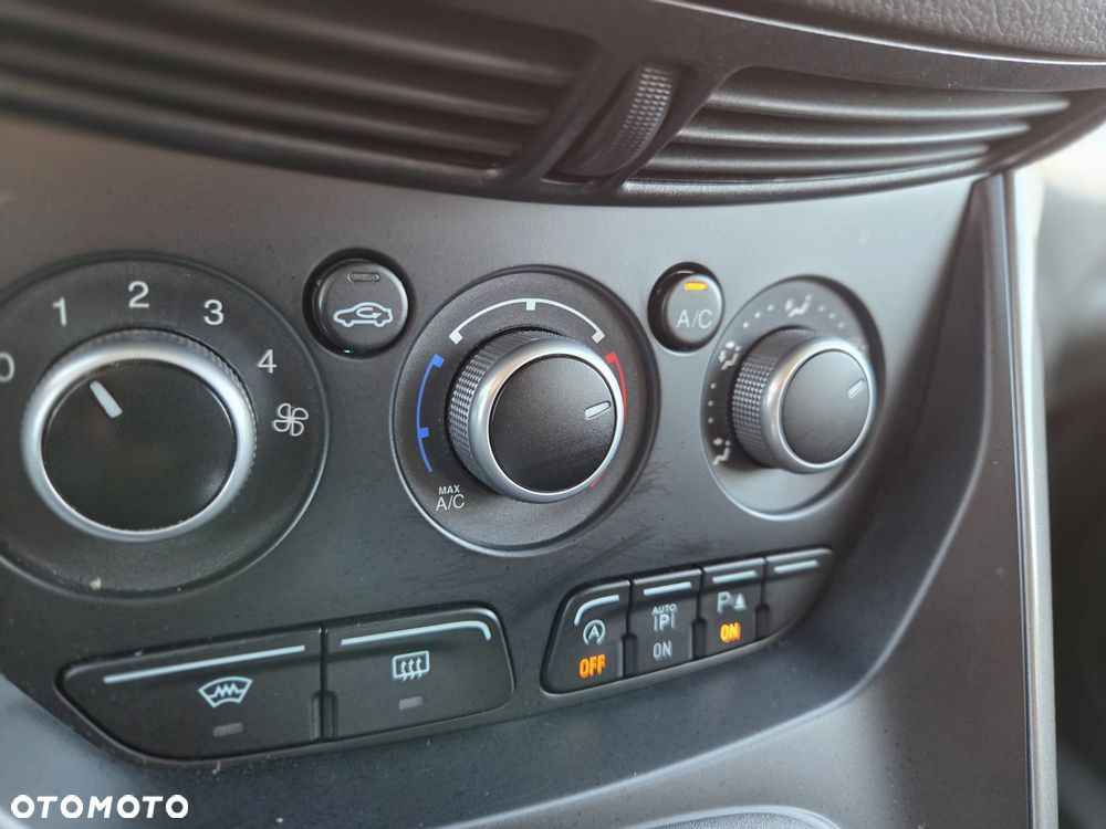 Ford Kuga 1.6 EcoBoost 2x4 Trend - 9