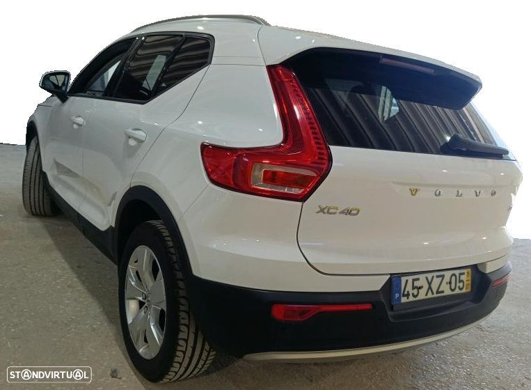Volvo XC 40 2.0 D3 Momentum Geartronic - 3