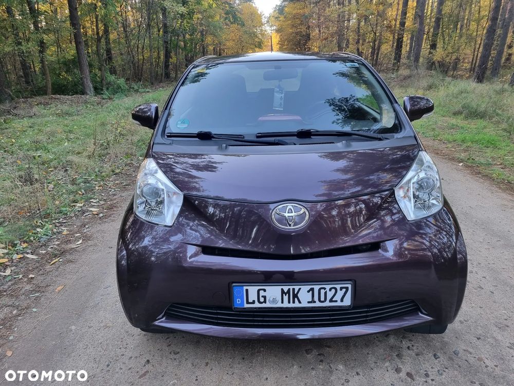 Toyota iQ - 9