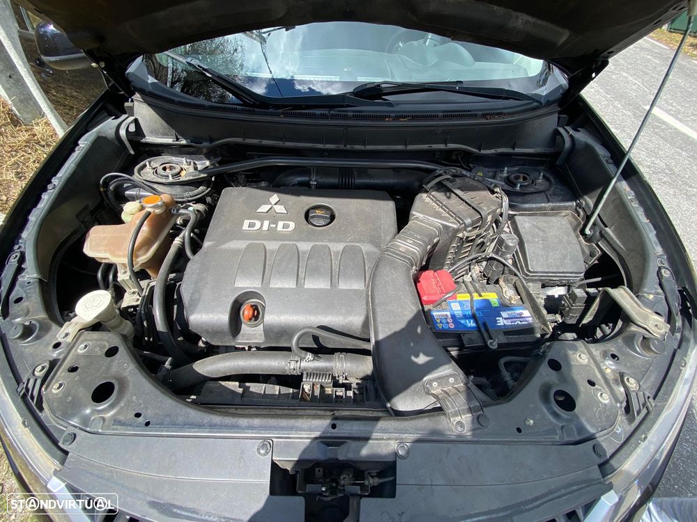 Mitsubishi Outlander 2.0 DI-D SW 4WD - 14