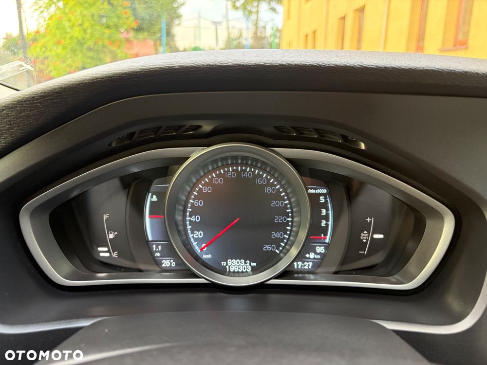 Volvo V40 D3 Momentum - 27