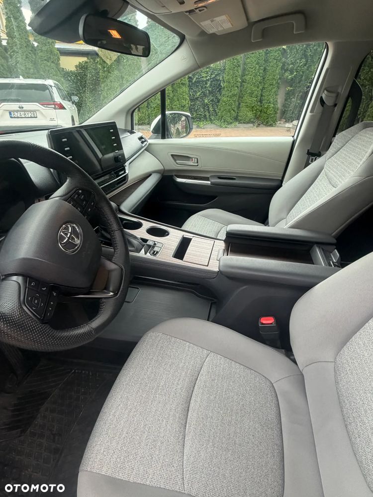 Toyota Sienna - 21