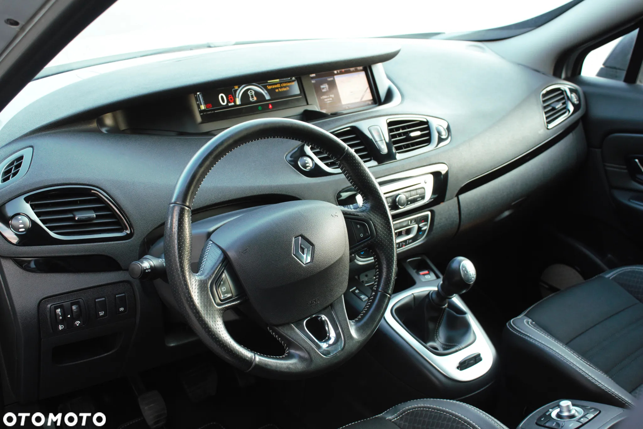 Renault Scenic ENERGY TCe 130 BOSE EDITION - 9