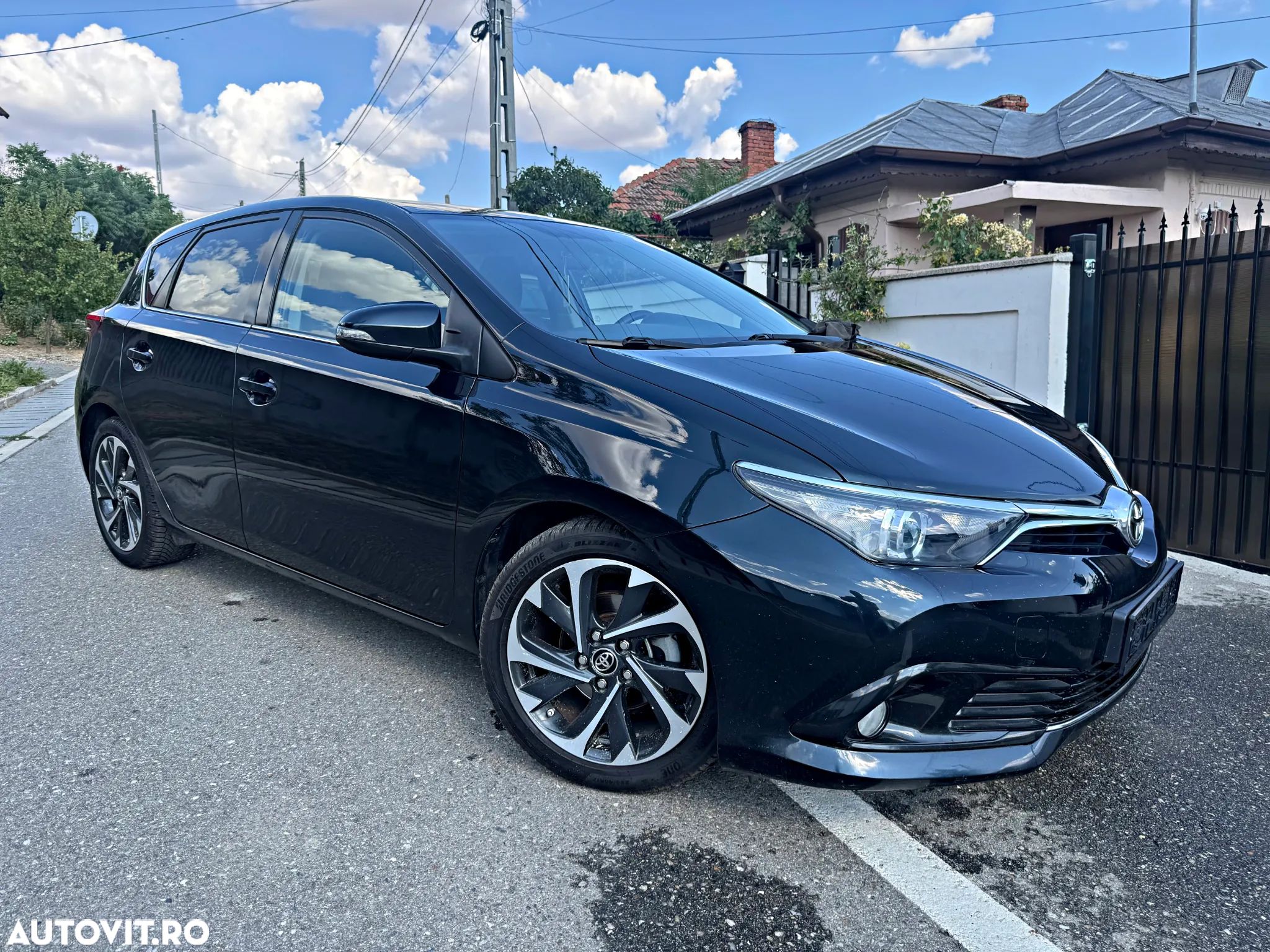 Toyota Auris 1.6 D-4D Design Edition - 1