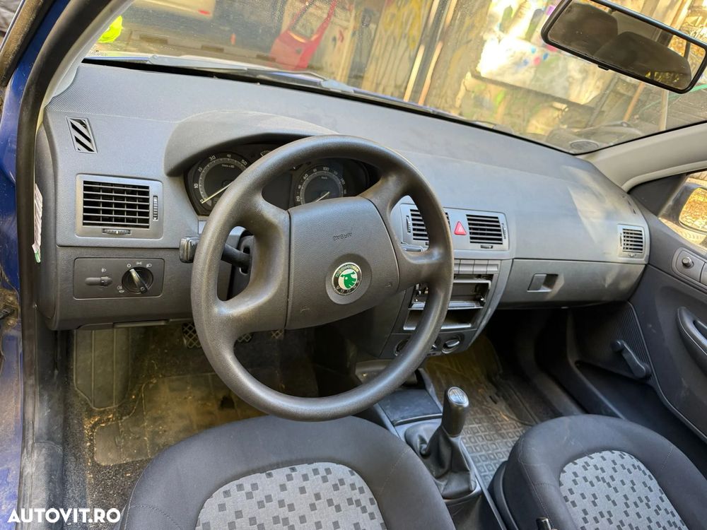 Dezmembrez Skoda Fabia 1 facelift 2007 albastru 1,2 benzina - 4