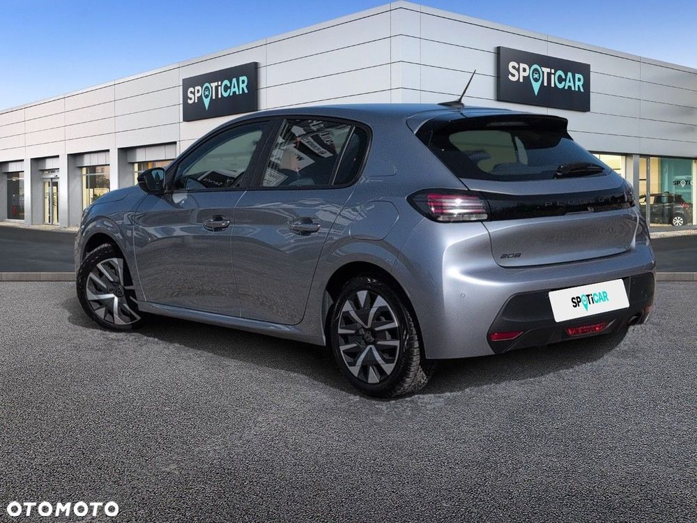 Peugeot 208 - 8