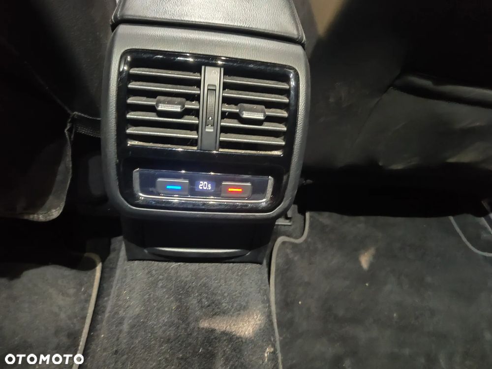 Volkswagen Passat 2.0 TSI OPF DSG Business - 2