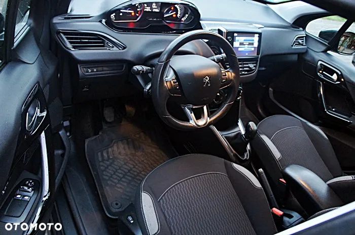 Peugeot 208 1.2 PureTech Allure - 19