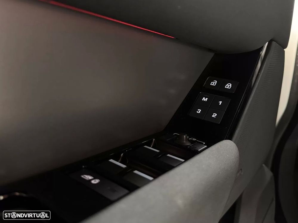 Land Rover Range Rover Velar 2.0 P400e AWD R-Dynamic SE - 26