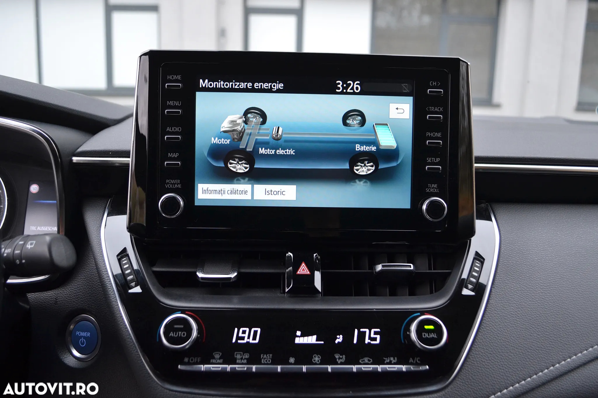 Toyota Corolla 2.0 Hybrid Lounge - 17