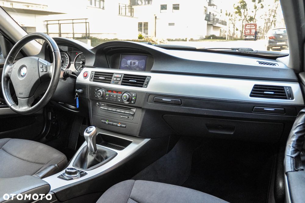 BMW Seria 3 320d DPF Efficient Dynamics Edition - 10