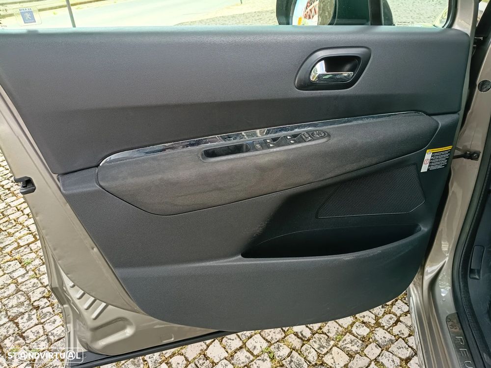 Peugeot 3008 1.6 e-HDi Allure CMP6 - 21