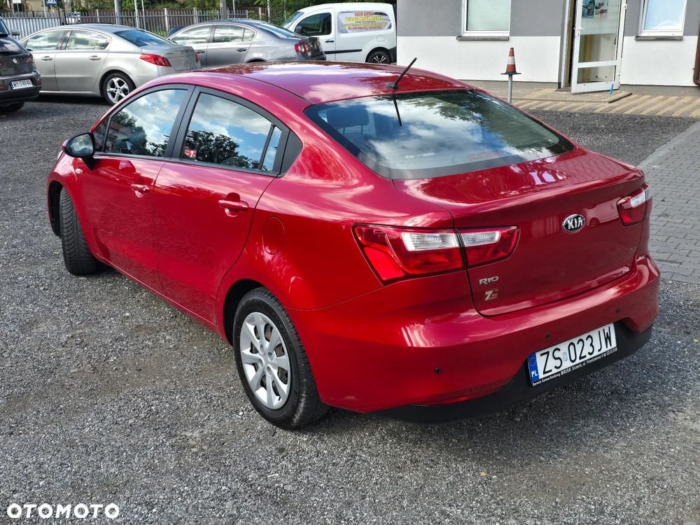 Kia Rio - 4