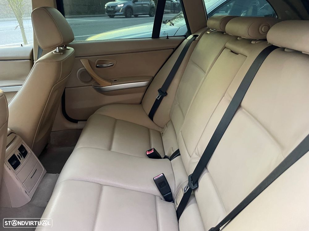 BMW 320 d - 8