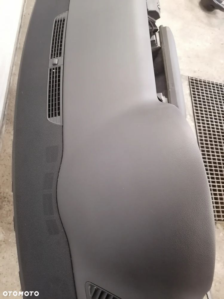 Deska Rozdzielcza Konsola Czarna Pulpit Poduszka Audi A8 D3 Europa - 6