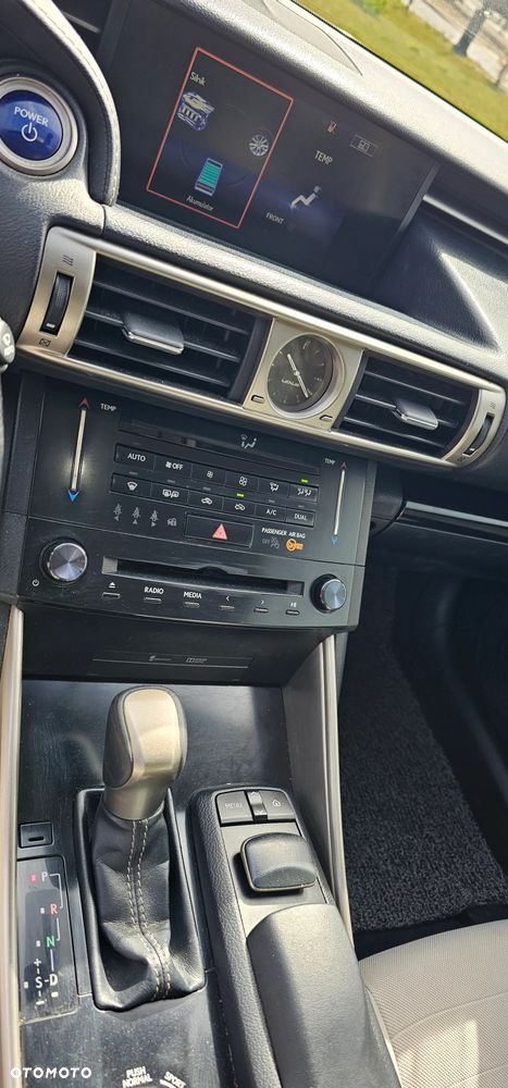 Lexus IS 300h Elegance - 27