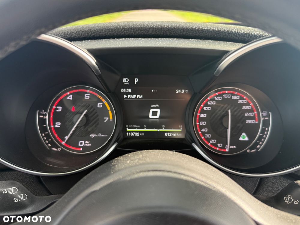 Alfa Romeo Giulia 2.0 Turbo 16V AT8-Q4 Ti - 11