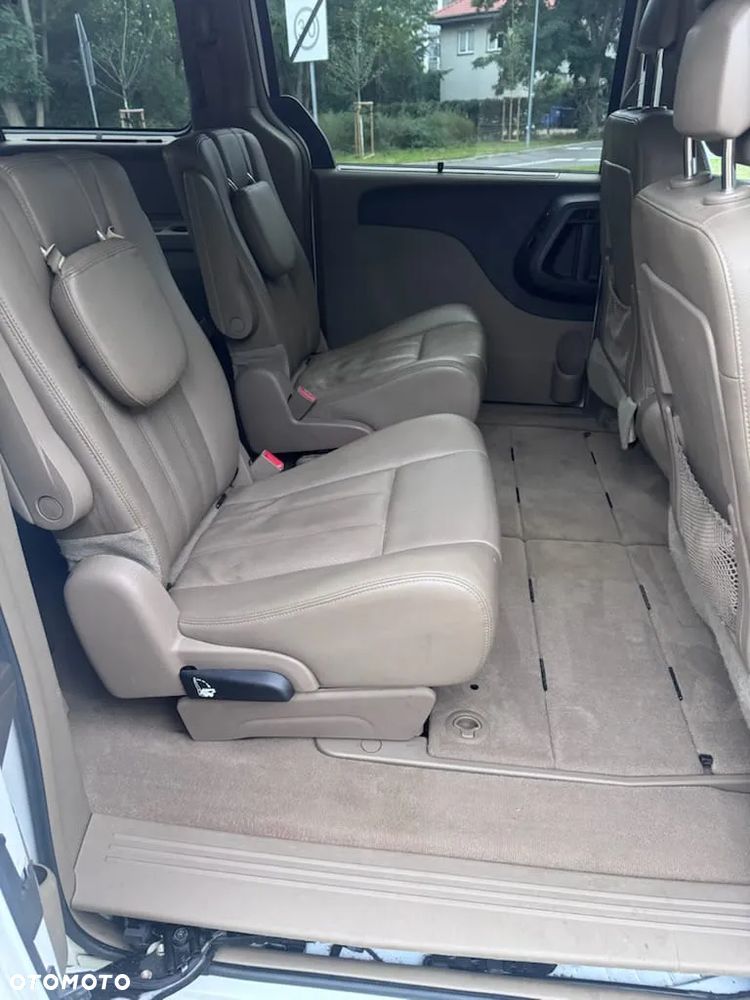 Chrysler Town & Country 3.6 Limited - 8