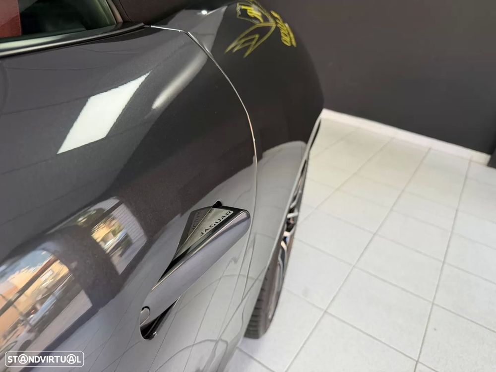 Jaguar F-Type 2.0 i4 Chequered Flag - 33