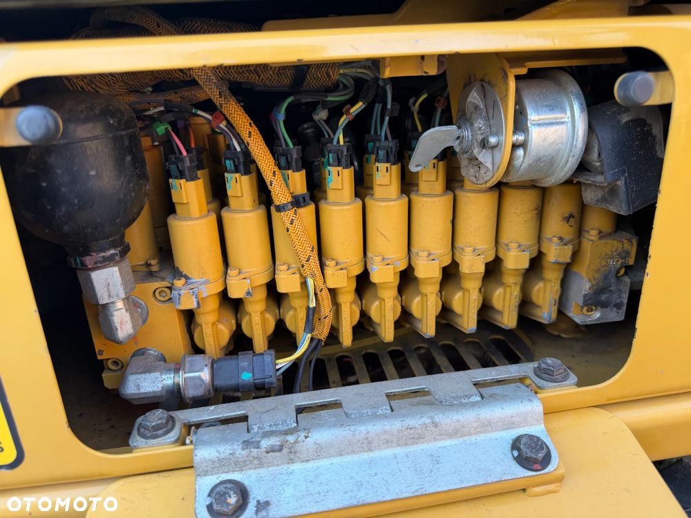 Caterpillar 301.8 2023r CAT z Holandii 302 - 11