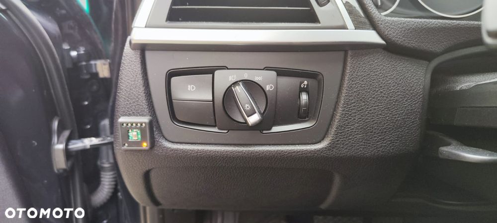 BMW Seria 3 320i Sport Line - 14