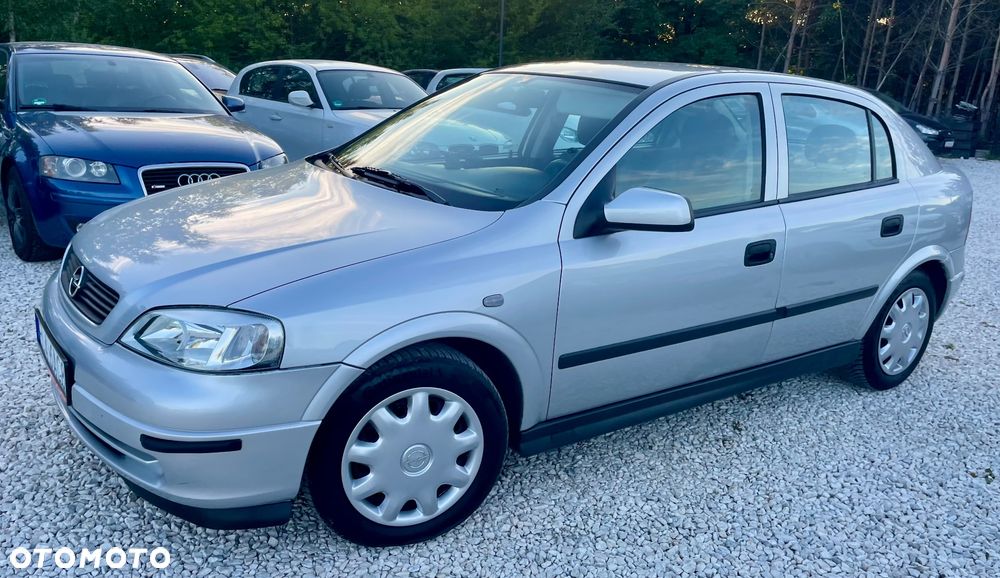 Opel Astra 1.6 GL - 12