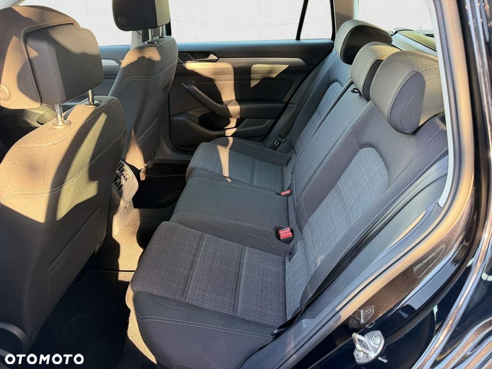 Volkswagen Passat - 13