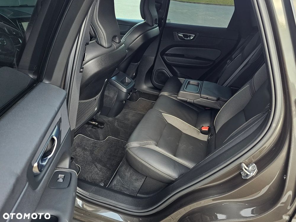 Volvo XC 60 D4 Geartronic RDesign - 25