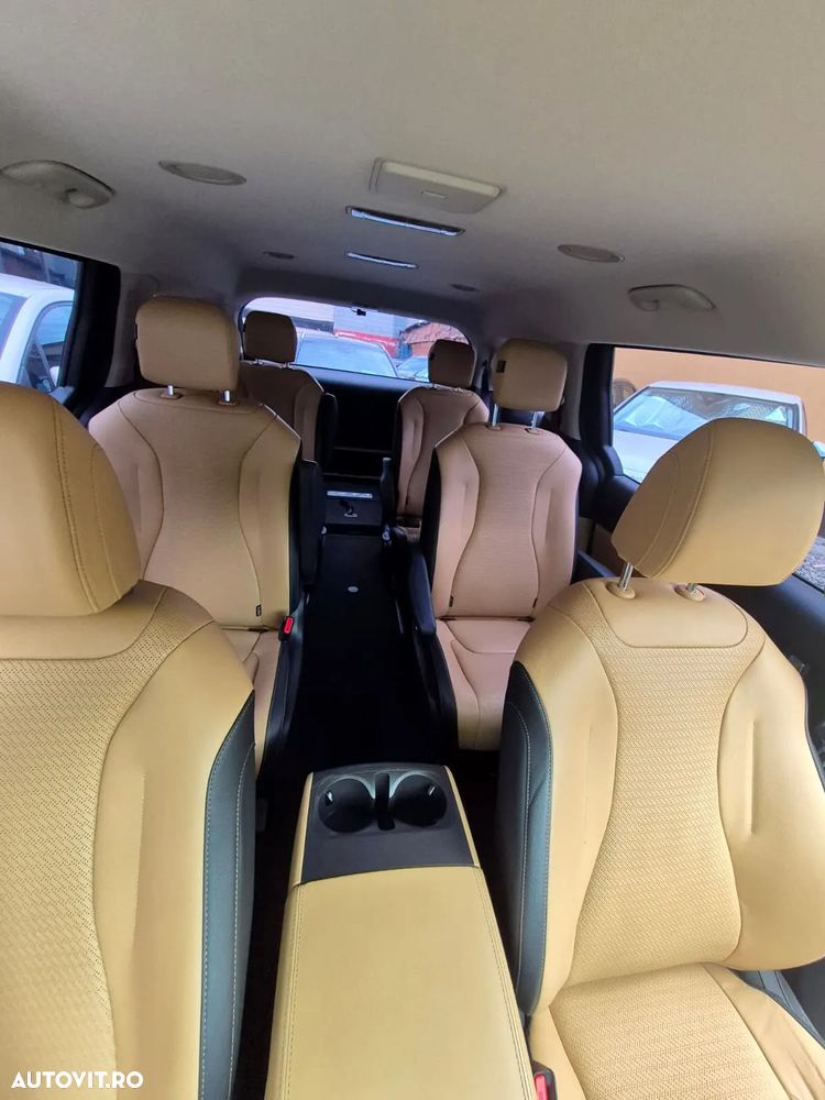 Kia Carnival - 7