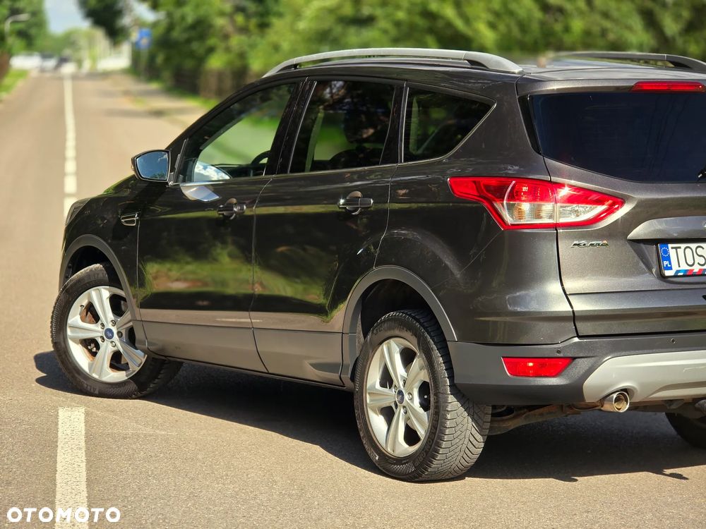 Ford Kuga 2.0 TDCi 2x4 Titanium - 40