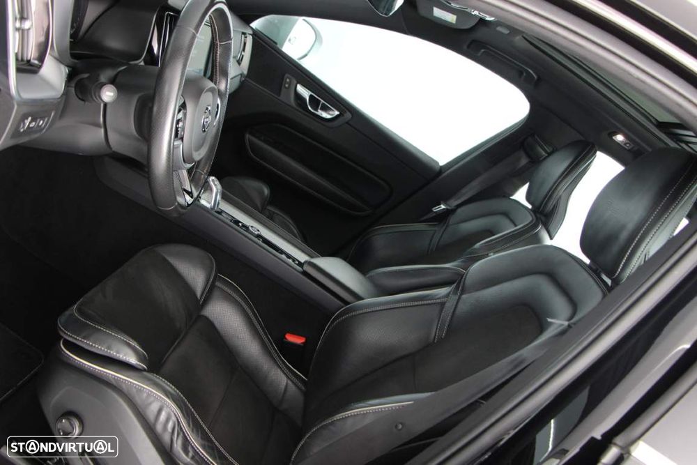 Volvo XC 60 2.0 T8 PHEV R-Design AWD - 22