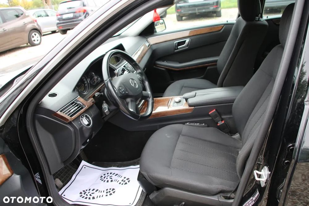 Mercedes-Benz Klasa E 250 CGI BlueEFFICIENCY 7G-TRONIC Elegance - 13