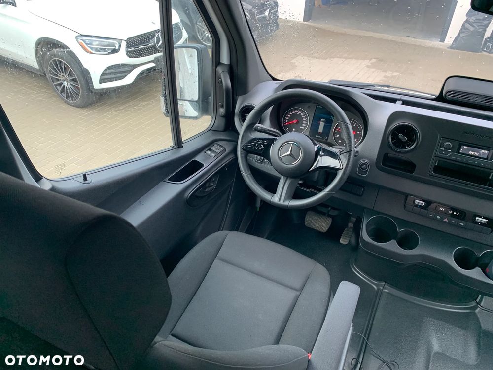 Mercedes-Benz Sprinter - 20