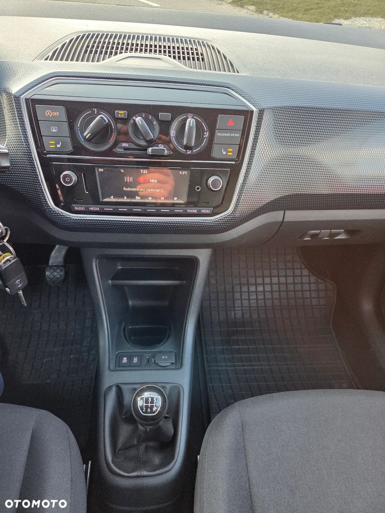 Volkswagen up! street - 18