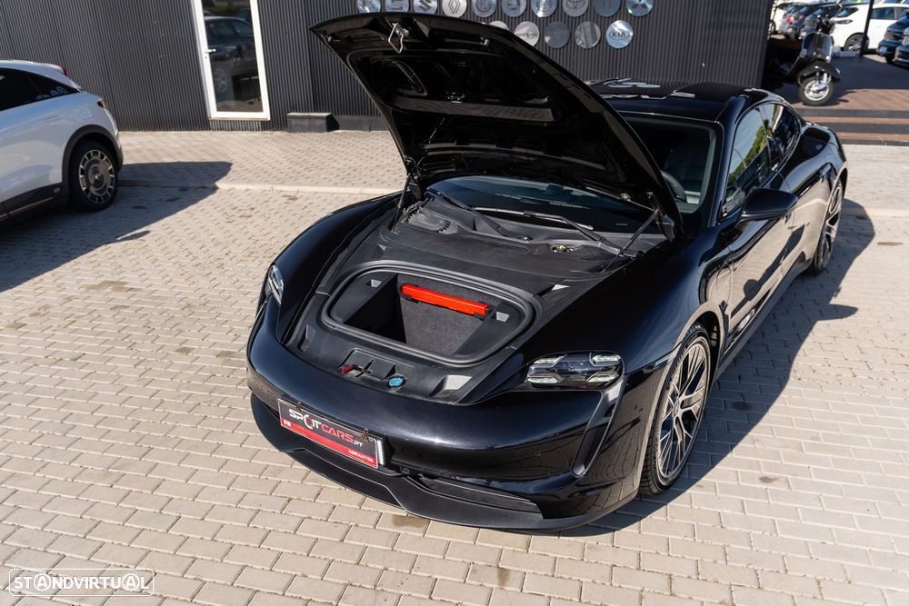 Porsche Taycan 4S - 33