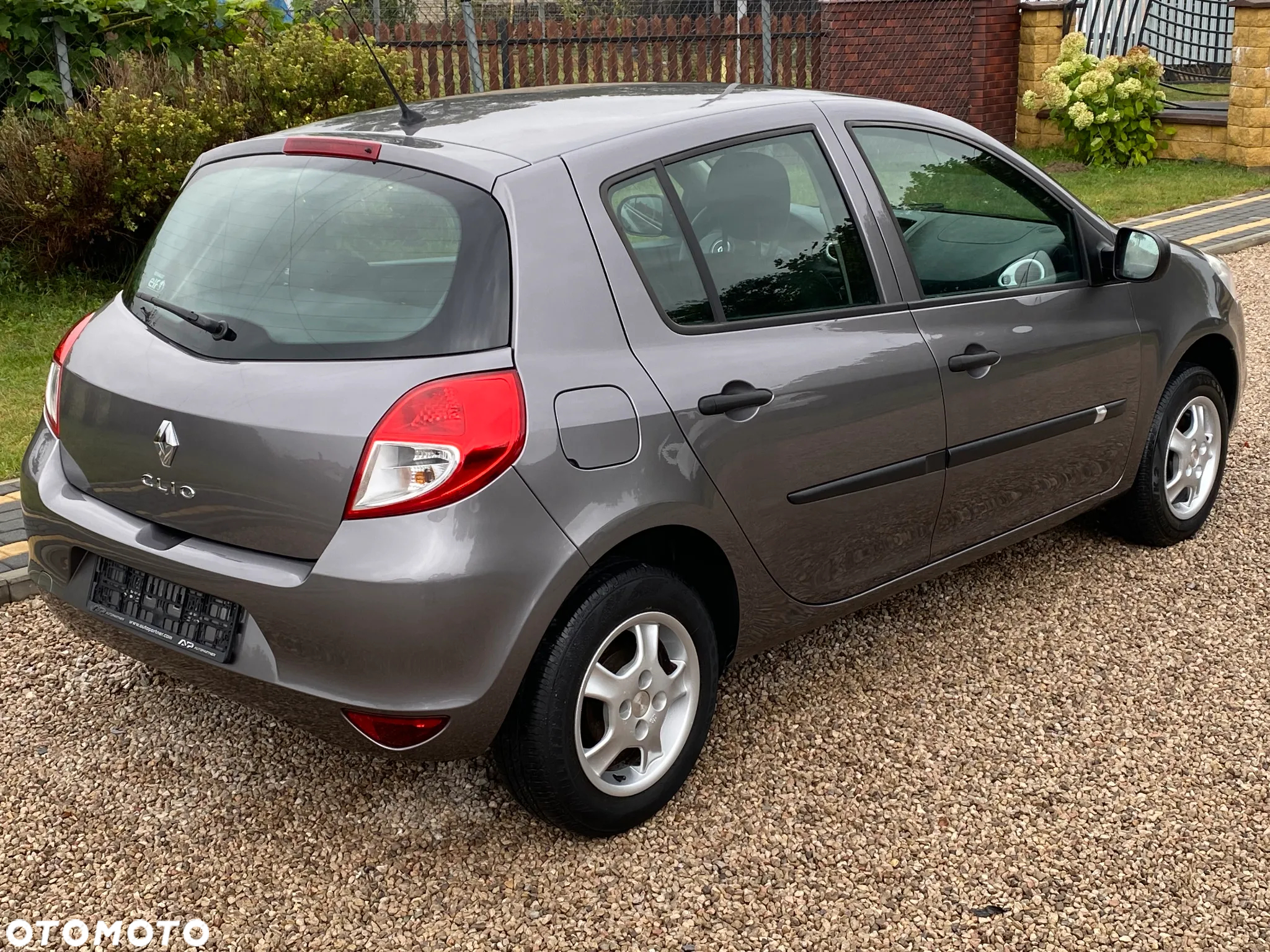 Renault Clio 1.2 16V 75 Dynamique - 10