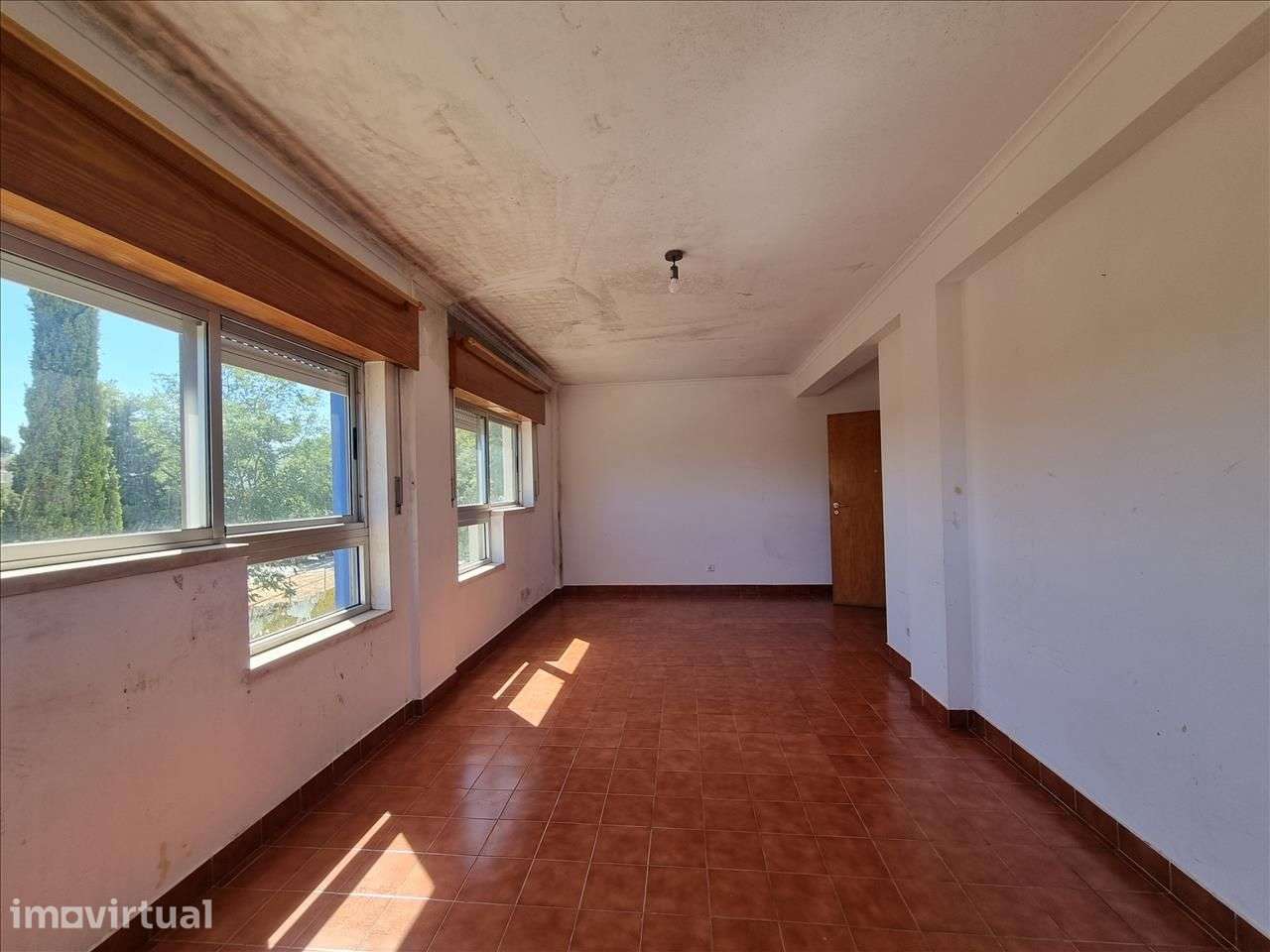 Apartamento T2 com 80 m2, localizado em Alcabideche - Grande imagem: 4/22