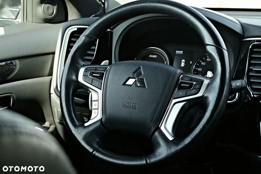 Mitsubishi Outlander - 25