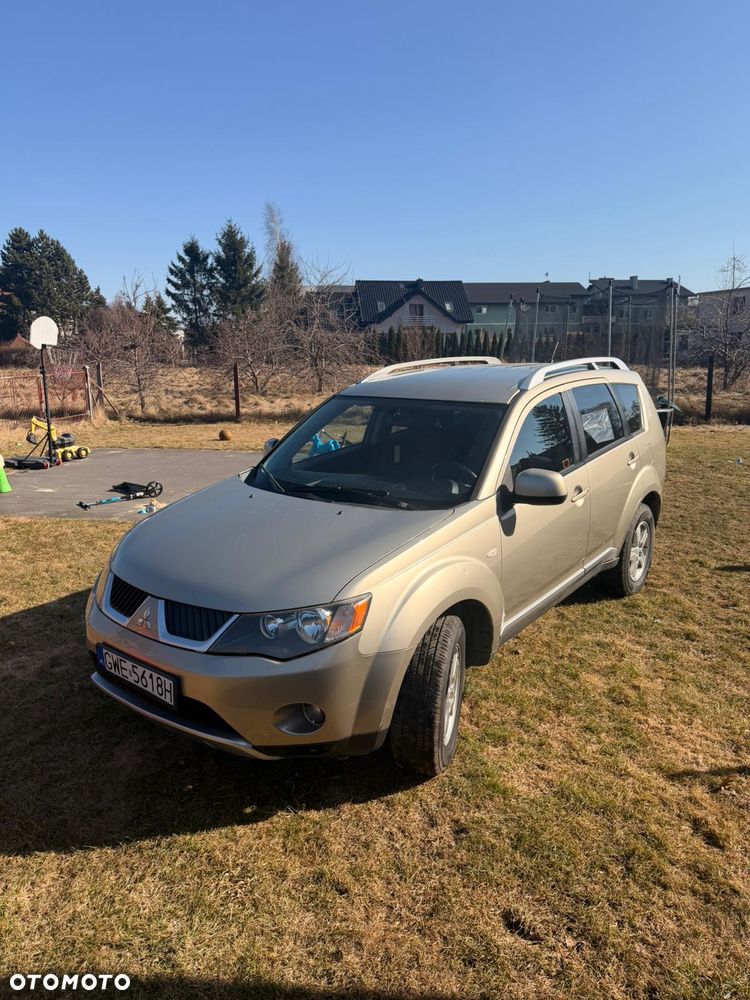Mitsubishi Outlander 2.0 DID Instyle - 3