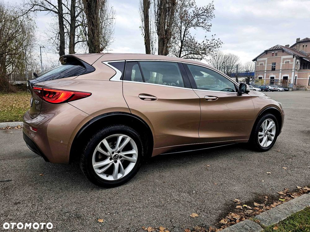 Infiniti Q30 1.6t Premium - 1